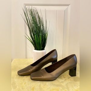 Stuart Weitzman Pump